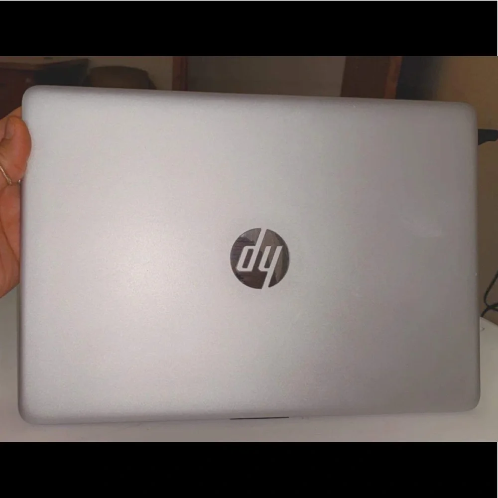 15” SILVER HP LAPTOP.